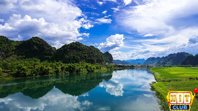 Mơ thấy con sông trong vắt màu xanh